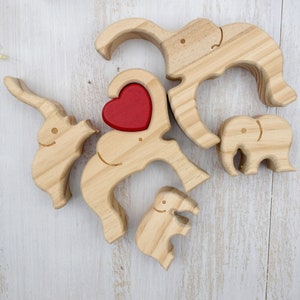 Holzelefantenfamilien-Puzzle, benutzerdefinierte Tierfiguren, Holzelefanten-Schnitzereien, personalisiertes Familiennamen-Puzzle, Muttertagsgeschenk, Kindergeschenk Bild 7
