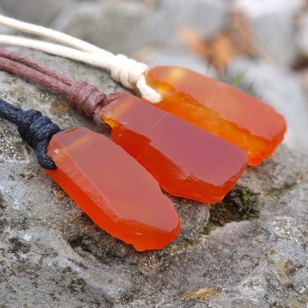 Karneol Kette roh mit Baumwollband | Karneol Halskette Edelstein Kette Karneol Anhänger Heilstein Kette Karneol Schmuck Edelsteinkette rot