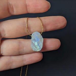 Collier en pierre de lune arc-en-ciel en argent ou en or brut | Pendentif en pierre de lune véritable, bijoux en pierre de lune brute, collier en pierre de lune, chaîne en pierre de lune