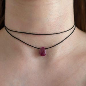 Robijnen ketting met meerdere rijen | Edelsteenketting met robijnhanger, robijnchoker, robijnsieraden, robijnketting, robijnketting met robijn