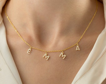 Nom de lettre initiale personnalisé espacé Neklace, collier de nom de lettres CZ, collier de dernier nom de pierres précieuses Tinny, nom de lettres espacées