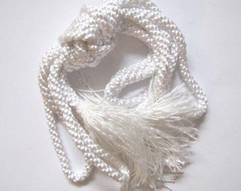 Cíngulo sacerdotal blanco