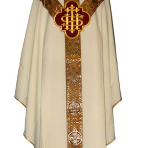 Semi Gothic chasuble with medallion