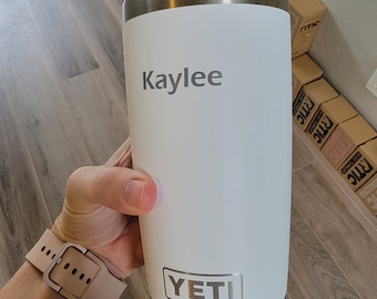 Vaso YETI Rambler de 20 oz con tapa magnética y grabado personalizado