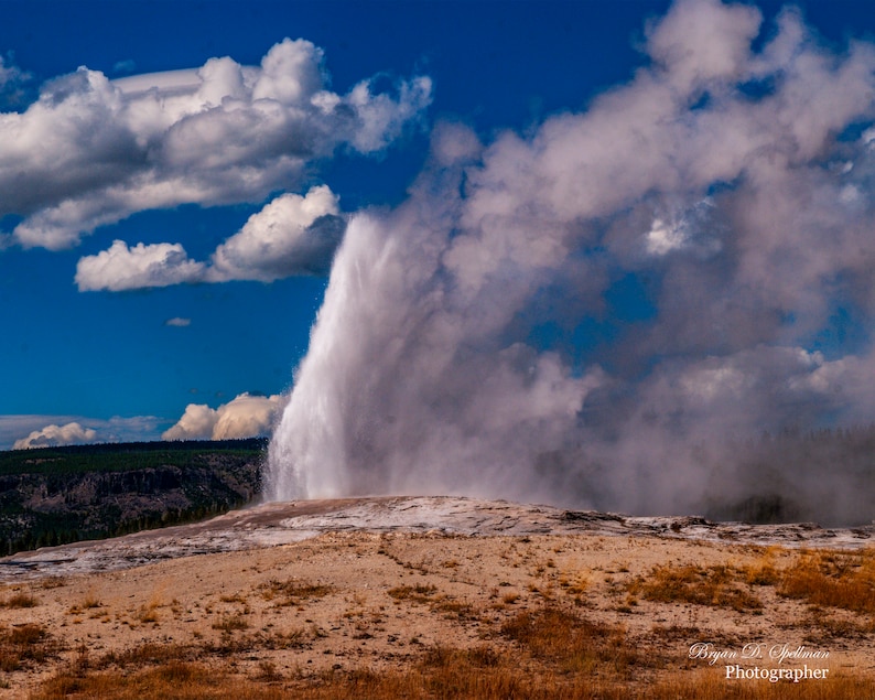 Yellowstone National Park 2024 Wall Calendars US & CA, Yellowstone