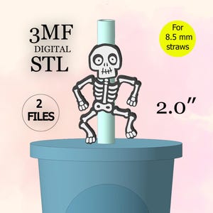 Pode incluir: Um arquivo digital 3MF e STL para um topo de canudo de esqueleto de 2,0 polegadas para canudos de 8,5 mm. O gráfico mostra um esqueleto branco e preto em um canudo azul claro em um copo azul. Texto inclui 3MF DIGITAL STL, 2 FILES e For 8.5 mm straws.