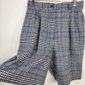 Pendleton women&#39;s shorts!! Excellent 100% wool plaid shorts size 10. Pockets!