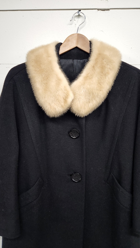 Beautiful fur collared wool coat!