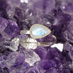 Moonstone ring - 925 sterling silver ring - Adjustable ring - Femininity, softness, comfort