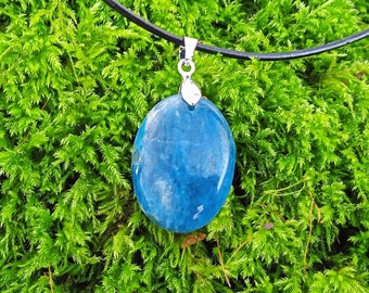 Pendentif en apatite bleue - Pierre apatite naturelle - Forme ovale - Apaisement, confiance en soi, communication