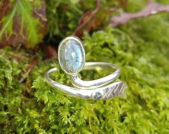 Ring in 925 silver and labradorite from Madagascar - Adjustable ring - Protection, purification of auras, balance, harmony -