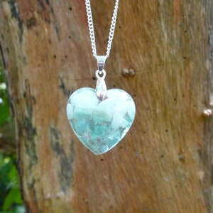 Orgonite pendant made of amazonite and apatite stone - Heart shape - Soothing, communication, self-confidence, creativity