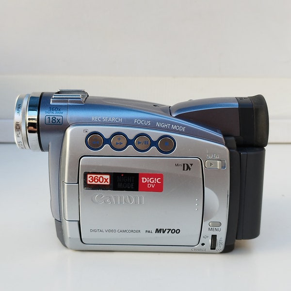 Canon Digital Camcorder MV700i 0.8 MP CCD