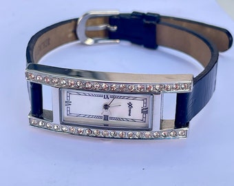 Elegant Ladies Watch with a Mother of Pearl dial