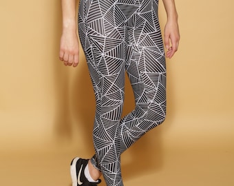 Spider Print Black and White Comfortable and Supportive Full Coverage High Waist Active Legging for Yoga Dance Fitness Eco-friendly