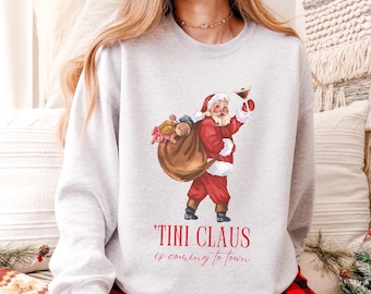 Sudadera de cóctel navideño de Tini Claus, sudadera de cuello redondo de martini espresso navideño, divertida sudadera de Papá Noel navideño, feo suéter navideño de regalo
