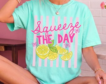 Squeeze the Day Shirt, Trendy Summer Lemon Tshirt, Lemon Squeezy Shirt, Lemon Graphic Tee, Bright Summer Citrus Shirt, Lemon Lover Gift Tee