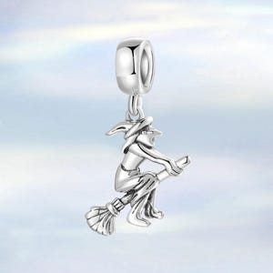 Breloque sorcière volante • Breloques en argent sterling S925 pour bracelet • Collier à pendentif • Cadeau d'Halloween pour elle