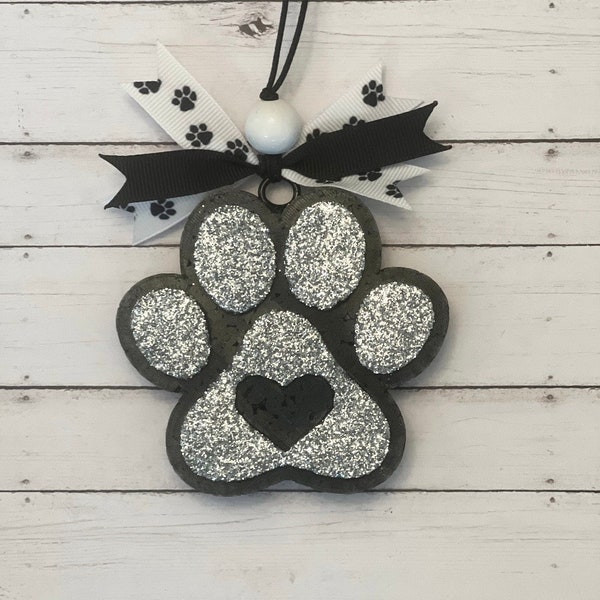 Black dog paw print with your choice of glitter freshie