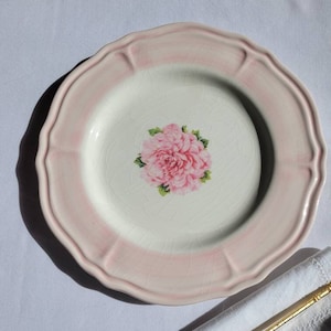 Presentation plate pink and white earthenware floral pattern