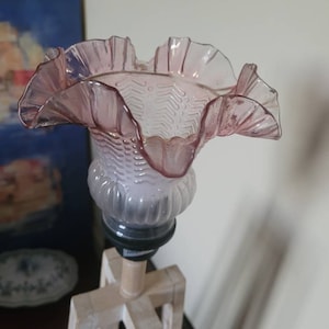 Tulpenlampenschirm im Jugendstil aus rosa Vintage-Glas