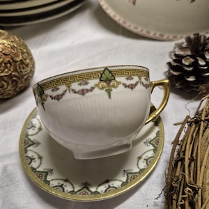 1 beautiful vintage gilded teacup in French Limoges porcelain
