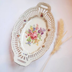 1950&#39; Adorable openwork pan floral motif in German porcelain schwarzenhammer