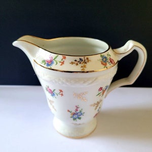 Romantic vintage cream pot in French porcelain from Limoges pattern small flowers and gilding