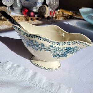 Sauciere terra de fer french antique manufacture Digoin sarreguemines / floral pattern Guadeloupe background cream flowers blue green