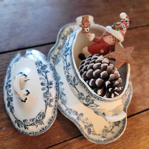 Magnífica molheira antiga vintage de ferro francês de Choisy le roi Molheira tigela. Projeto de flores.