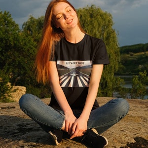 Camiseta Lets Get Lost Pilot | Presente para piloto feminina | Uso diário macio e confortável | Ótimo presente para mulheres pilotos
