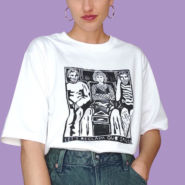 Handbedrucktes Manspreading T-Shirt “Reclaim our space” aus 100% Biobaumwolle - Feminist Shirt