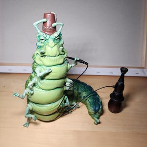 20 cm große amerikanische McGee’s Alice – Raupen-Figur (2000) BENUTZT