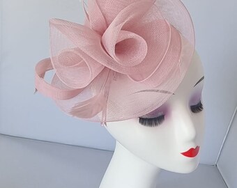 Bibis rose avec plumes, serre-tête et clip pour mariage, Royal ascot, courses - Petite taille