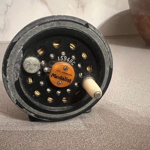 Vintage PFLUEGER 1594 RC  Fly Reel USA.