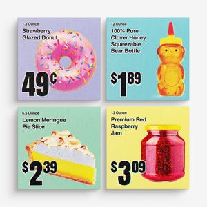 Puede incluir: Cuatro tarjetas de producto cuadradas con un donut glaseado de fresa, un oso de miel de 340g, una porción de tarta de merengue de limón y un tarro de 369g de mermelada de frambuesa, cada una con su peso y precio en dólares.