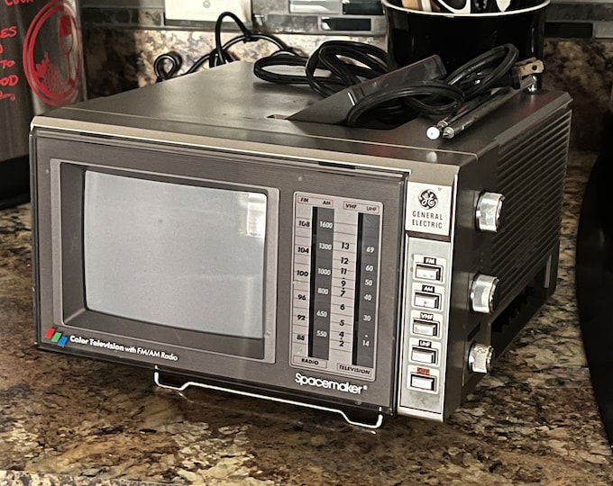 Vintage General Electric Spacemaker Color TV AM/FM Radio 1986 Works ...