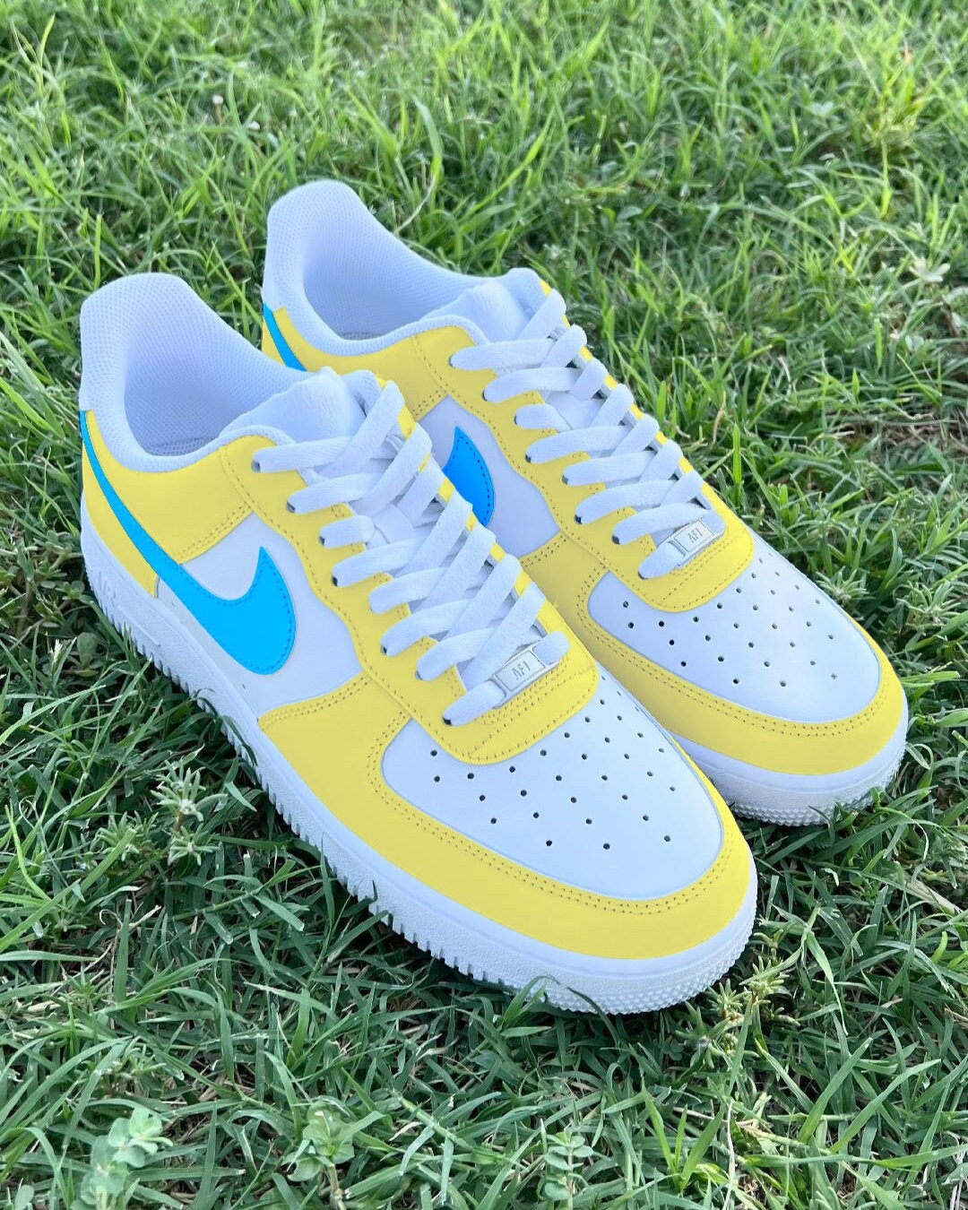 Custom Pale Yellow & Pale Blue Air Force 1 display picture 3