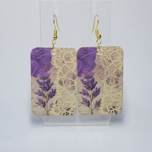 Orecchini in legno fatti a mano, lavanda, floreali, viola, pezzi unici, rari, con pizzo di carta, protetti da resina epossidica, ganci placcati in oro