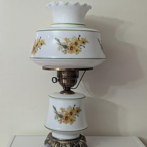 Very good condition Vintage 3 Way, 2-Globe Electric Hurricane Lamp Gone with the Wind GWTW Floral Hand Painted Flowers Free Shipping