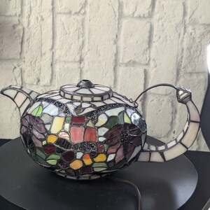 Like new Large Tiffany Style Tea pot Table Accent Night light Lamp Accent Lamp Free Shipping