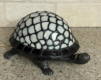 Tiffany Style excellent condition White Turtle Tortoise lamp accent night light end table entryway Free Ship