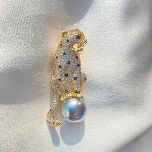 Cartier 2024 brooch vintage