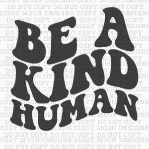 Può includere: Grafica in bianco e nero con il testo "Be a Kind Human" in uno stile di font retrò e groovy.