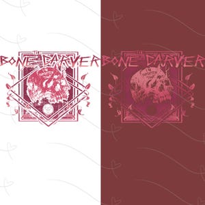 Könnte beinhalten: Ein weinrotes Grafikdesign mit einem Schädel in einem rautenförmigen Rahmen, mit dem Text "BONE CARVER" darüber und "I AM FORGOTTEN TOUR" auf dem Schädel. Das Design befindet sich auf einem weißen und weinroten Hintergrund.