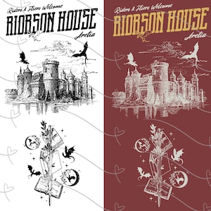 Könnte beinhalten: Schwarz-Weiß-Illustration mit einer Burg mit Drachen und dem Text "Riders & Fliers Welcome RIORSON HOUSE Aretia." Das Bild enthält auch ein Design mit Büchern, einem Schwert und Halbmonden.
