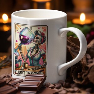 Sólo la taza única / regalo de cumpleaños / regalo de Navidad / taza de tarjeta de tarot divertida / taza de tarjeta de tarot / taza de escorpio / regalo de vino divertido / taza de esqueleto