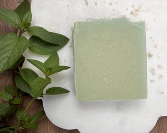 Saponetta da 113 g (4 oz) alla menta piperita, eucalipto e sale marino grigio francese.