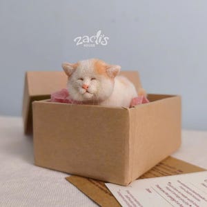 Made to order – Needle Felted Cat – Miniature Pet for Blythe, Qbaby, 1/6 BJD Dolls - Dollhouse Animal