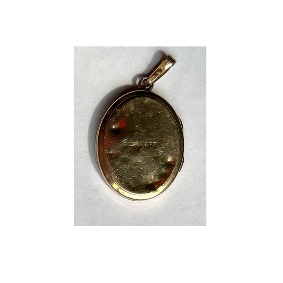 Vintage Etched Oval 9ct Gold Marked Locket - image 2